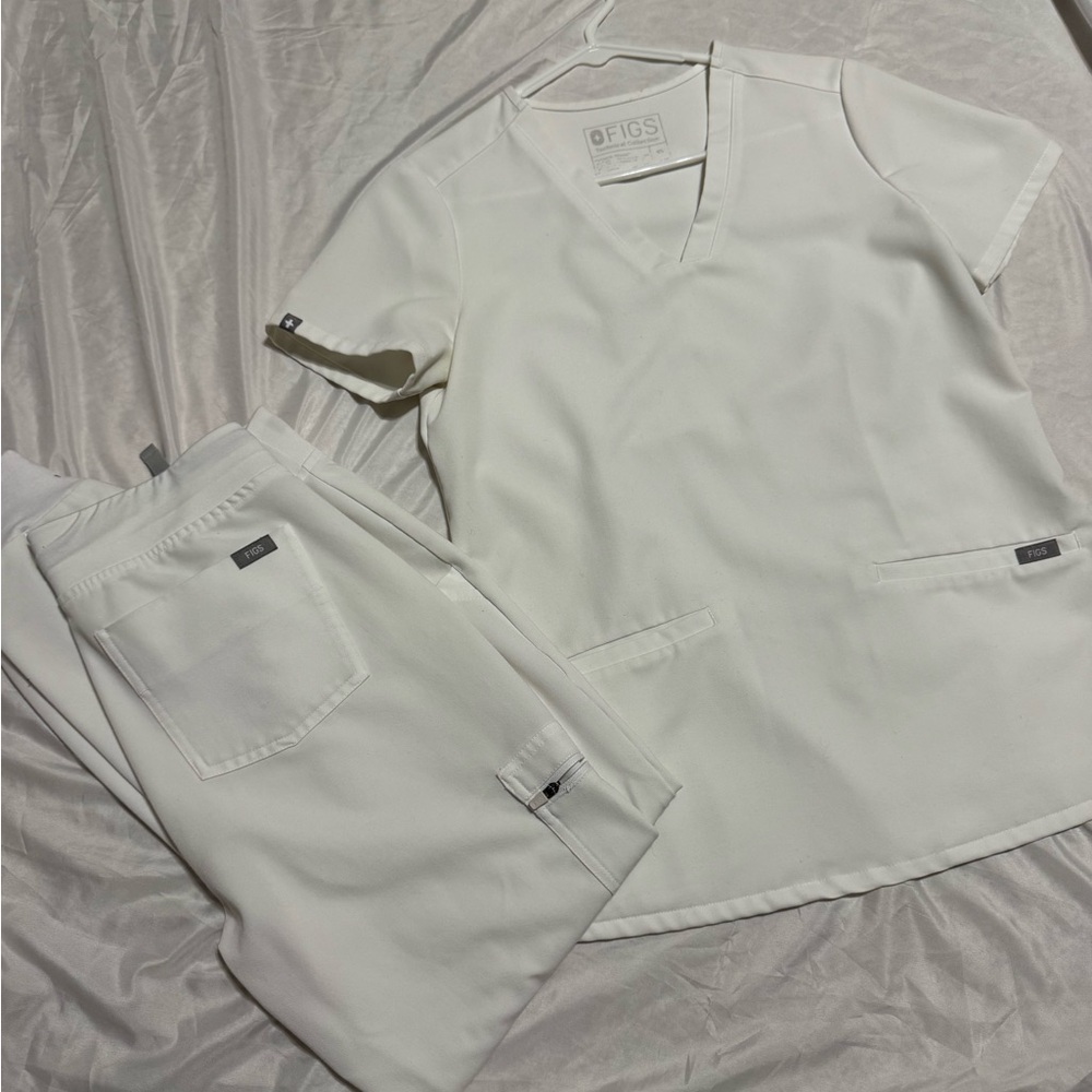 Figs V-Neck Two Pocket Scrub Top White